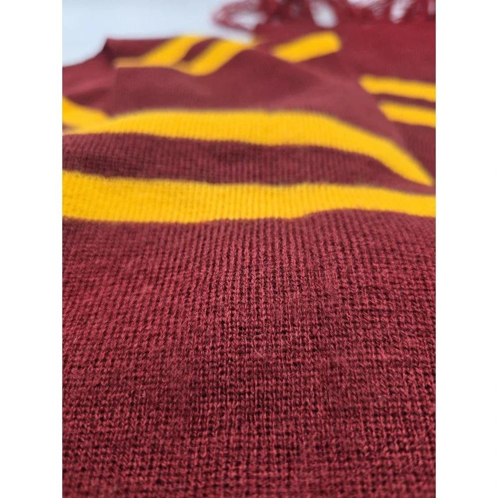 Harry Potter‎ Gryffindor Red Yellow Winter Scarf Warner Bros Large Crest- NO TAG